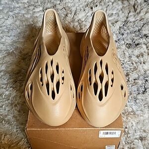 Yeezy foamrunners with box Ochre size 15